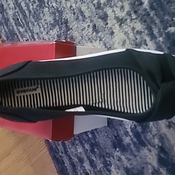 Avenue Dottie shoes size 8W in Black canvas - Picture 3 of 5